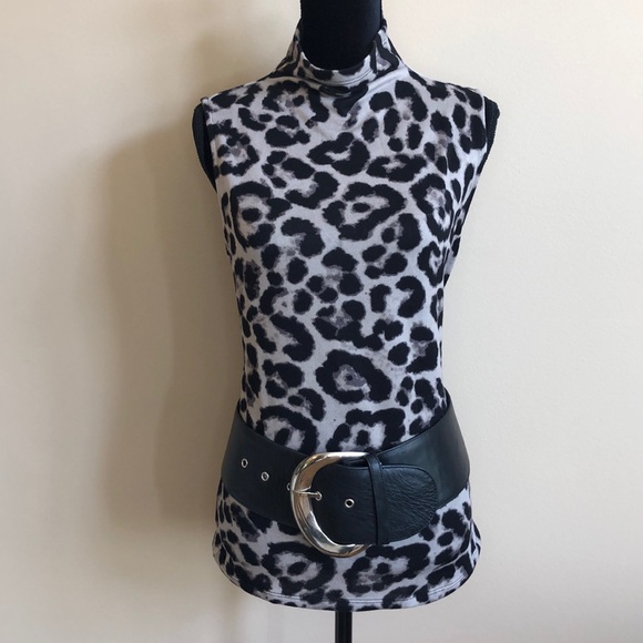 🚫🚫SOLD🚫🚫Leopard High Mock Neck Sleeveless Top - Picture 2 of 8